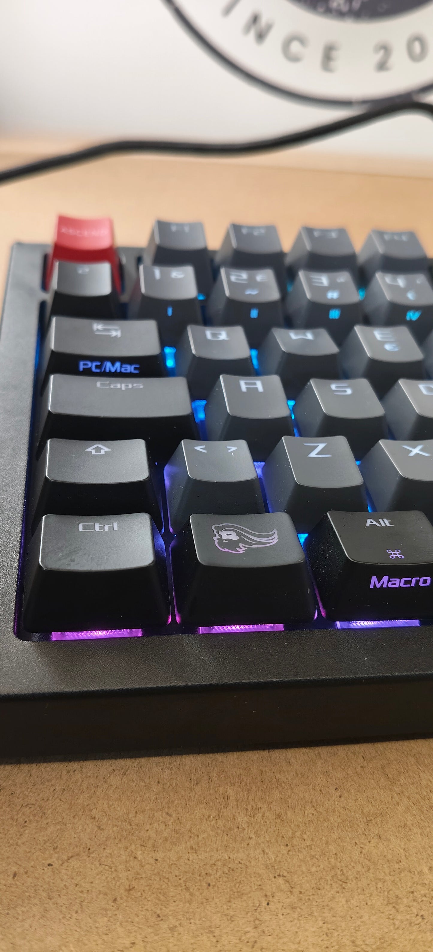 Клавиатура Glorious GMMK PRO 75% Pre-built, Механична, USB-C, Линеен превключвател ROG, Черен/Сив