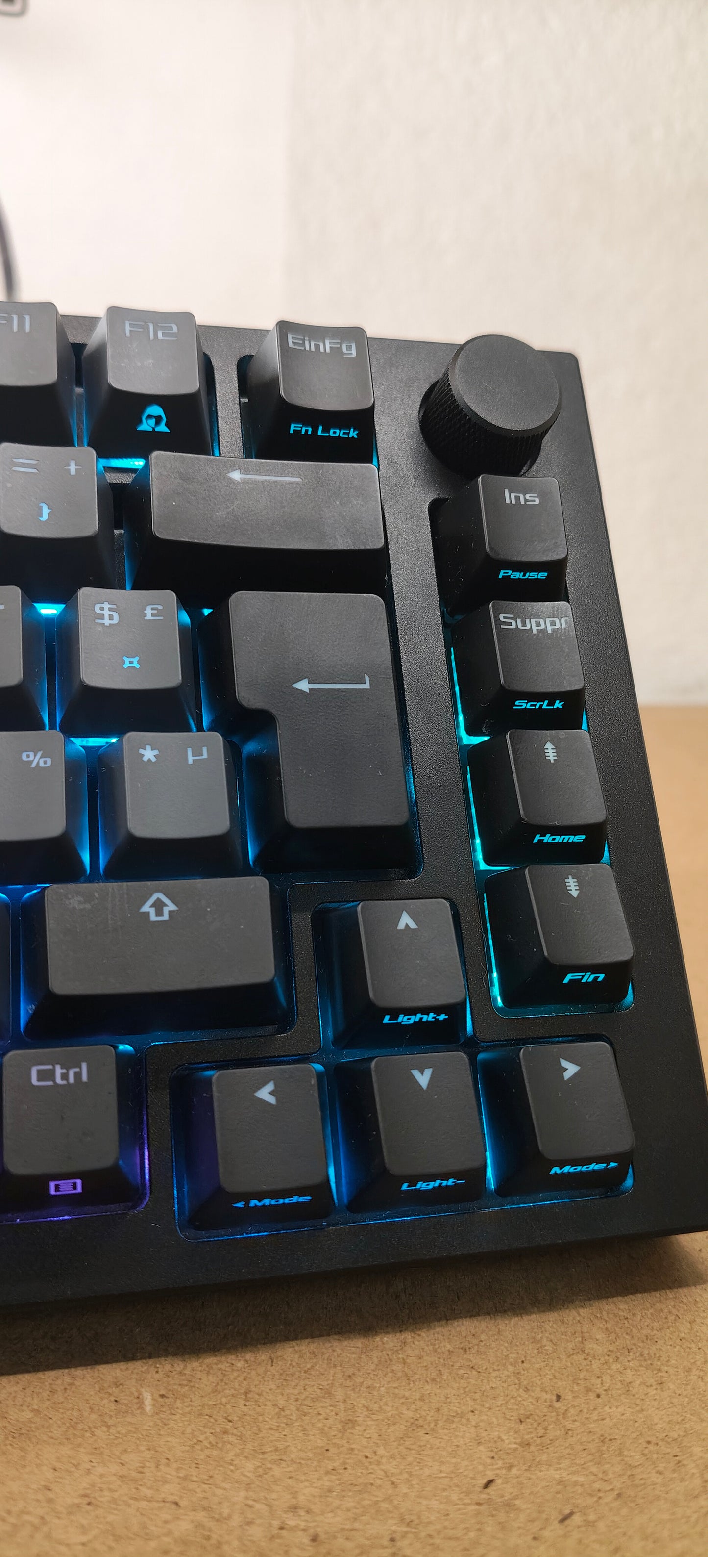 Клавиатура Glorious GMMK PRO 75% Pre-built, Механична, USB-C, Линеен превключвател ROG, Черен/Сив